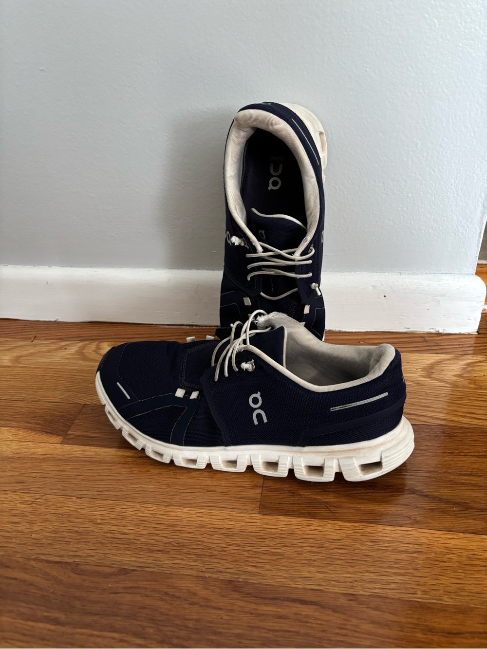 On Clouds Mens Everyday Sneakers